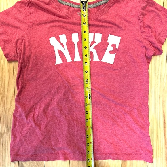 Nike, Slim Fit XL, fits like a medium, pink 100 % cotton T-shirt - Picture 3 of 4